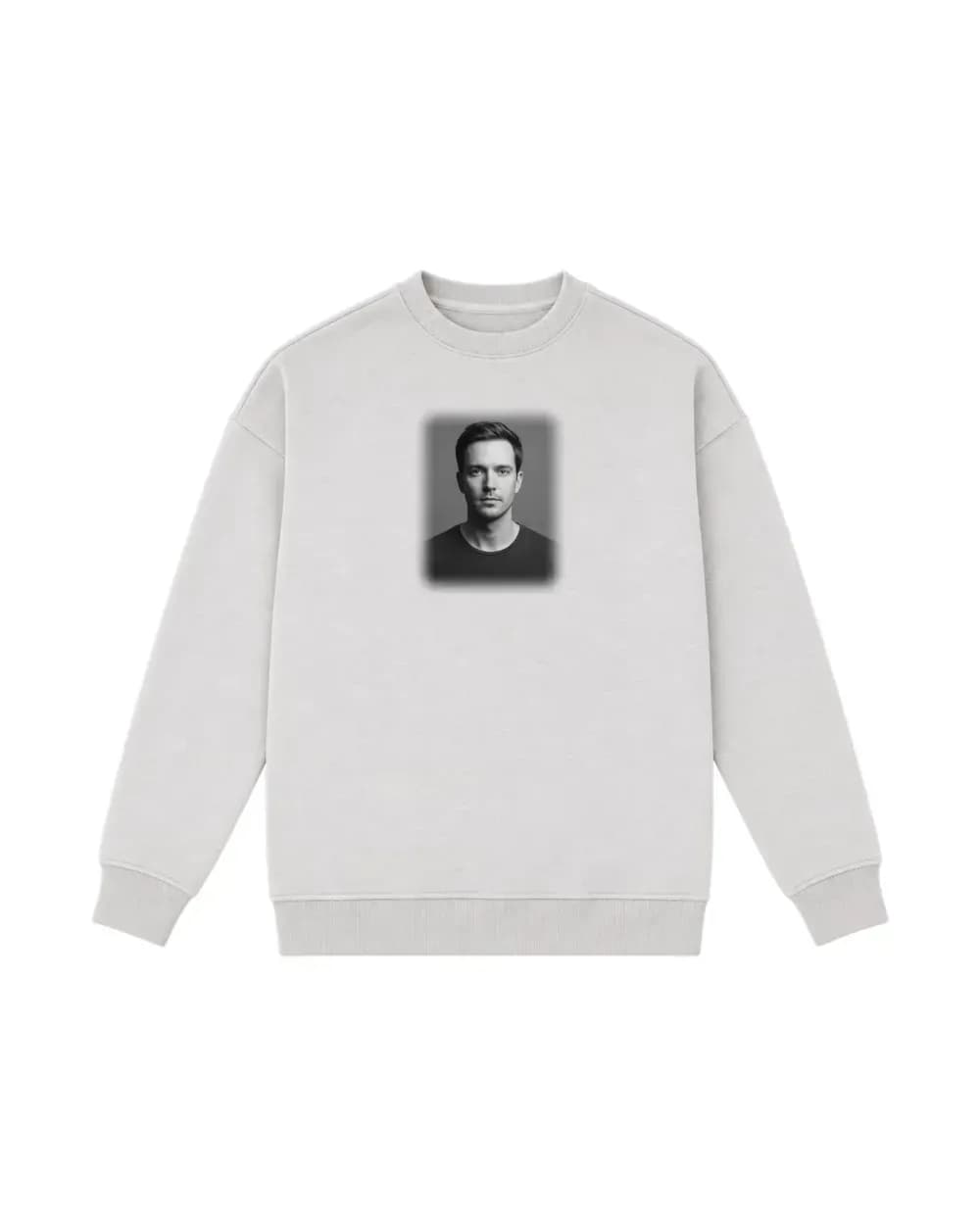 Sweat-shirt gris clair personnalisé, un portrait photo en noir et blanc imprimé sur la poitrine